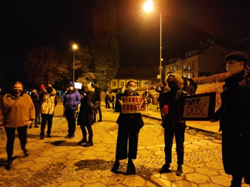 Łomża dołaczyła do ogólnopolskiego protestu. Tłumy przeszły ulicami miasta [zdjęcia] 