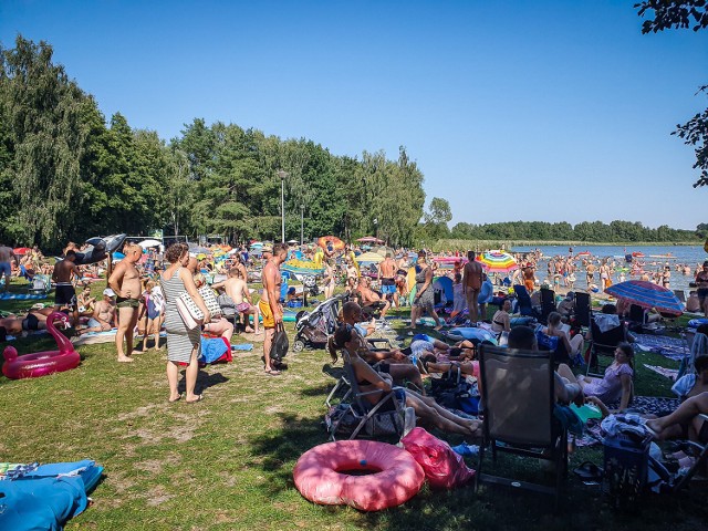 Zaciszne jeszcze niedawno plaże w Brennie są dziś oblegane jak te w nieodległym Boszkowie.