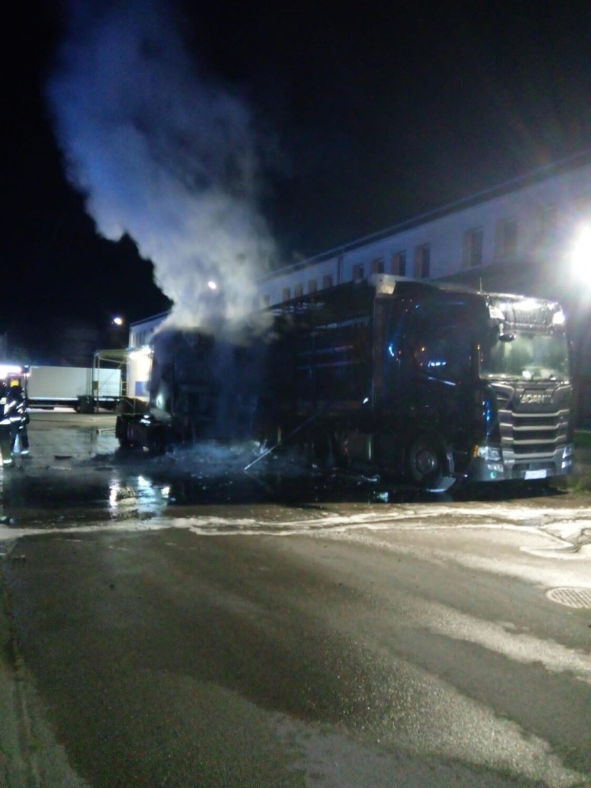Pożar na parkingu firmy w Kielcach. Duże zniszczenia