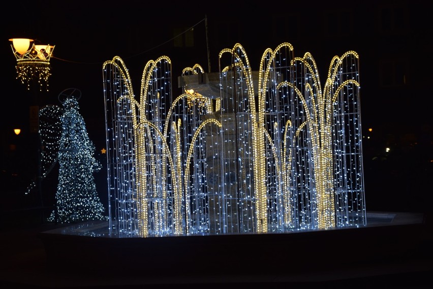 Iluminacje świąteczne 2017 w Tychach. Plac św. Anny.