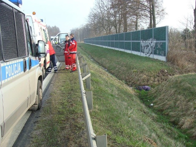 Nowy Tomyśl. Zwłoki 58 - letniego mężczyzny znaleziono w rowie przy obwodnicy miasta.