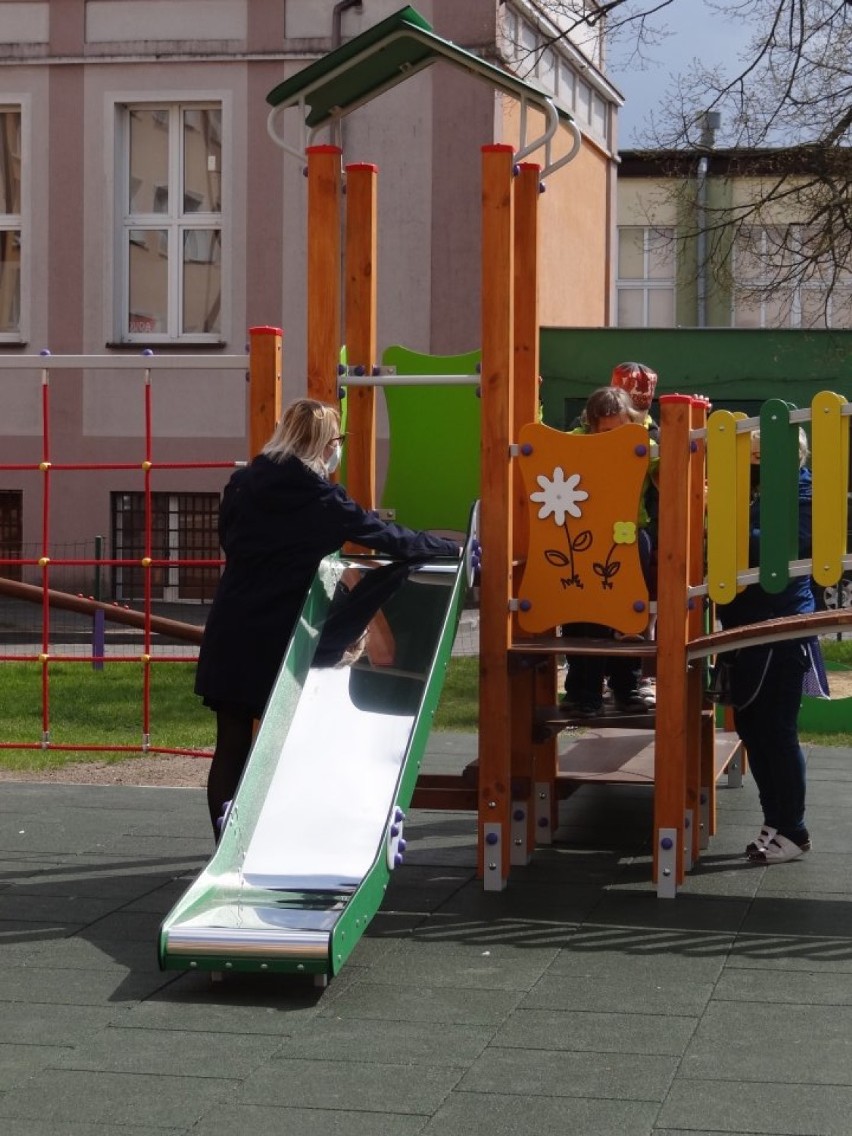 Plac zabaw i mobilna pracownia komputerowa w ZPE-W w Łęczycy