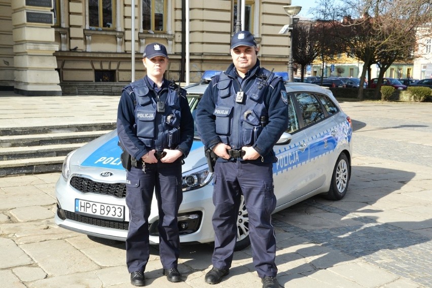 Nowy Sącz. Już nic nie umknie policjantom podczas interwencji. Na mundurze mają kamery [ZDJĘCIA]
