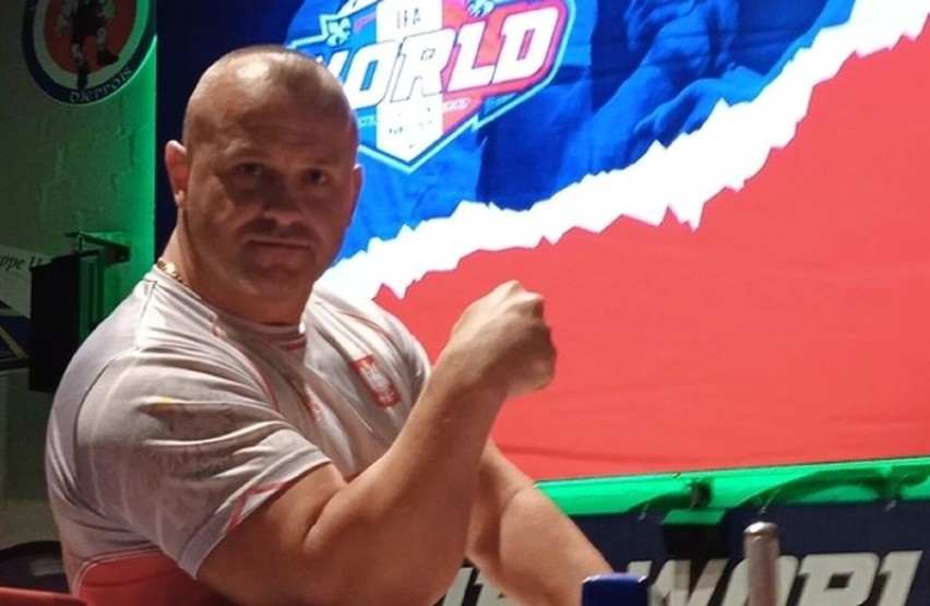 Dariusz Popiołek, policjant z Makowa został brązowym medalistą Mistrzostw Świata w Armwrestlingu. Zdjęcia