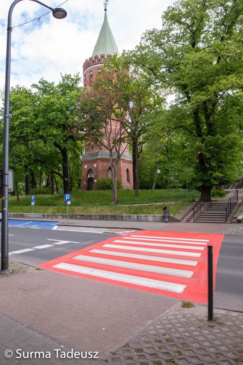 Nowo wymalowane, biało-czerwone przejścia dla pieszych w Stargardzie. Obrazki z naszego miasta w obiektywie Tadeusza Surmy