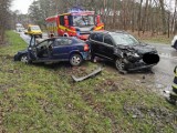 Wypadek. W Kobylarni koło Bydgoszczy zderzyły się dwie osobówki. Zabrakło karetek, lądował śmigłowiec LPR [zdjęcia]