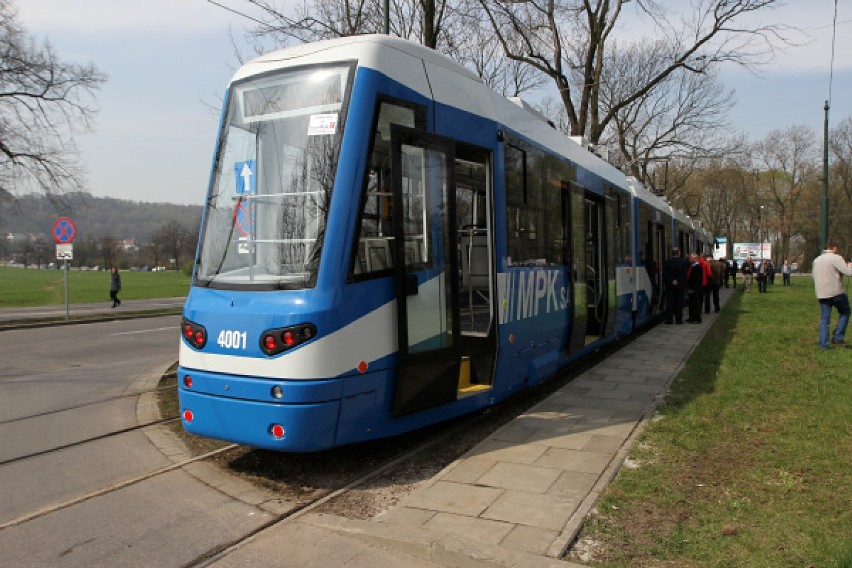 300 pasażerów, 70 km/h i 40,5 metra - to liczby najdłuższego...