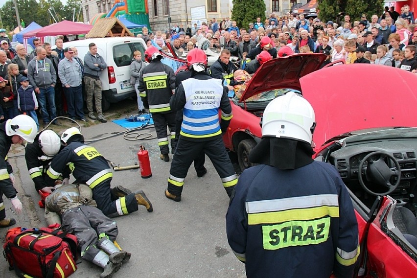 Tłumy na Pożegnaniu Lata w Skarżysku-Kamiennej. Były szybkie samochody, pyszne jedzenie i świetna muzyka