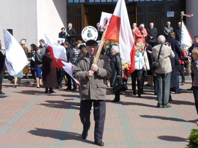 Marsz Pamięci Ofiar Katastrofy Smoleńskiej w Radomsku