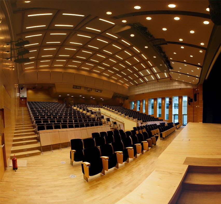 Duża aula w nowym budynku Politechniki.