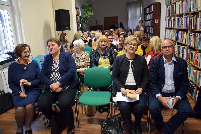 Biblioteka w Chodzieży zorganizowała ciekawe spotkanie, poświęcone kobietom i ich prawom (FOTO)