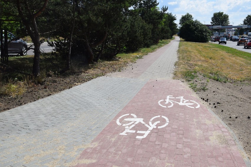 Ścieżka rowerowa przy ulicy Kołobrzeskiej w Szczecinku się "rozjechała" [zdjęcia]