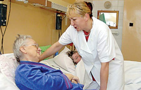Małgorzata Kubica, ordynator oddziału leczenia piersi szpitala na Parkitce ma wiele pacjentek.