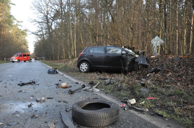 Wypadek w Smolarach. Zginął kierowca auta