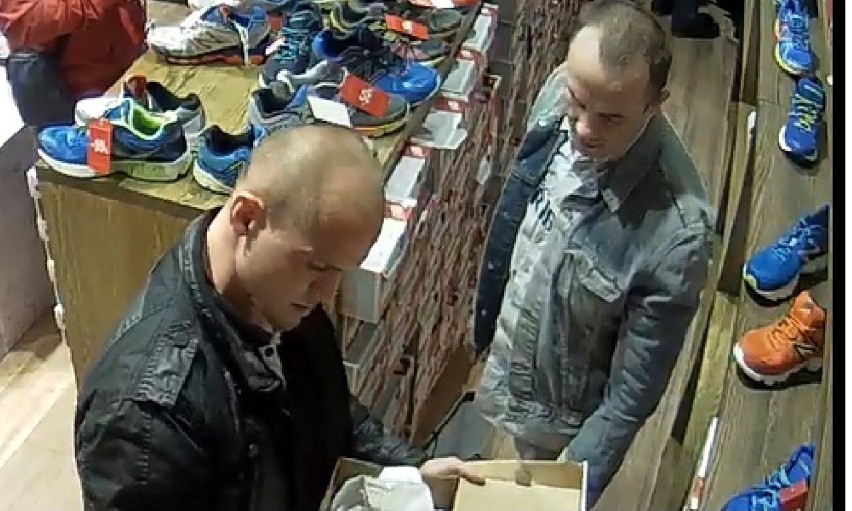 Kradzież w Piasecznie. Policja ujawnia wizerunek złodziei. Znasz tych mężczyzn? [ZDJĘCIA]