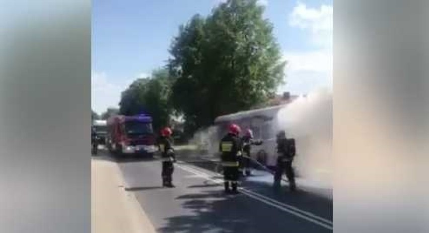 Pożar autobusu w Olkuszu na ul. 20-stu Straconych [ZDJĘCIA]