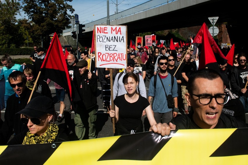 Anarchiści protestowali w obronie skłotu Rozbrat w sobotę,...