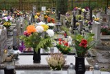 1 listopada w Świętochłowicach. Mieszkańcy odwiedzają groby bliskich na kilka dni przed Wszystkimi Świętymi 