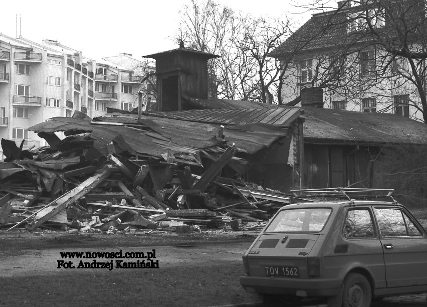 Stare Bydgoskie znika z ulicy Derdowskiego.