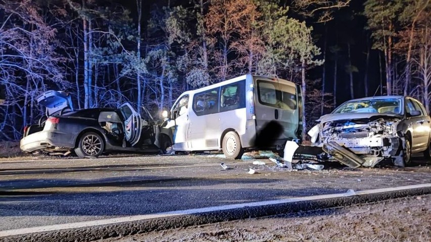 Deniski. Wypadek śmiertelny i siedem osób rannych na DK 19 na trasie Białystok - Bielsk Podlaski. Droga zablokowana, zorganizowano objazdy