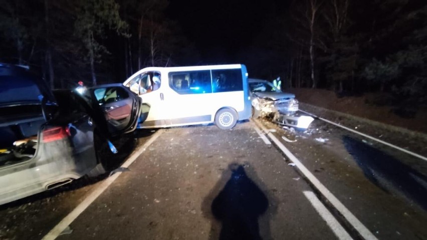 Deniski. Wypadek śmiertelny i siedem osób rannych na DK 19 na trasie Białystok - Bielsk Podlaski. Droga zablokowana, zorganizowano objazdy