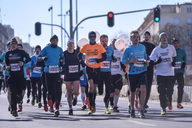 Tak było na trasie i wokół niej przy okazji ubiegłorocznego półmaratonu w Gdyni.