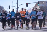 Rozpoczyna się wielki weekend biegowy w Gdyni.  Jego kulminacyjnym punktem będzie jutrzejszy półmaraton. Na trasę wybiegnie 7 tys. osób!