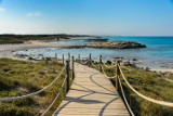 Najpiękniejsze wyspy Hiszpanii na wakacje. Wypoczynek na plaży, malownicze szlaki i mnóstwo ciekawych atrakcji 