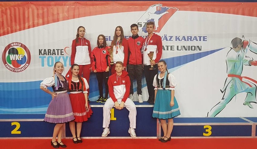 Magdalena Godlewska i Dawid Sobkowiak z brązowymi medalami Międzynarodowego Turnieju Grand Prix Słowacji w Karate       