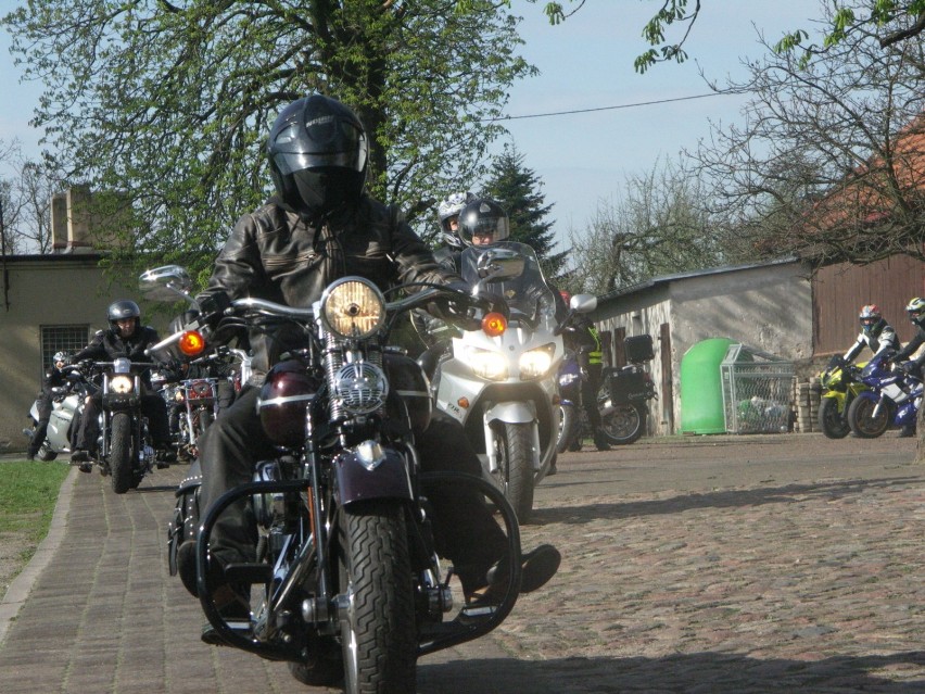 Oldtimersi z Krotoszyna rozpoczęli sezon motocyklowy 2016