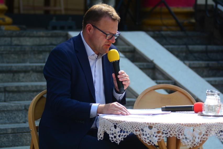 Narodowe Czytanie 2018 w Radomiu. „Przedwiośnie" Stefana Żeromskiego czytano na dziedzińcu Miejskiej Biblioteki Publicznej