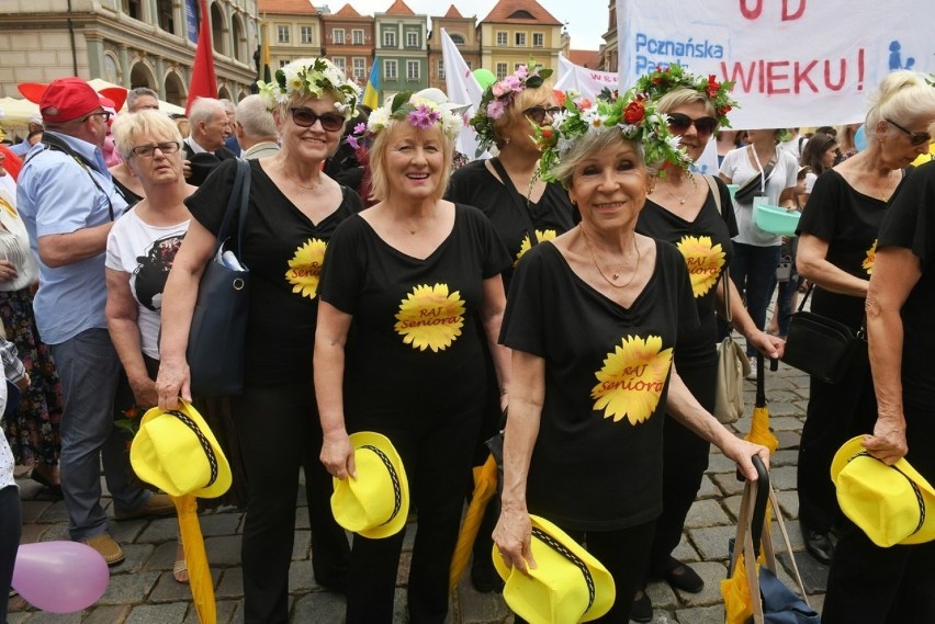 O godz. 12, tuż po tradycyjnym pokazie koziołków barwny...