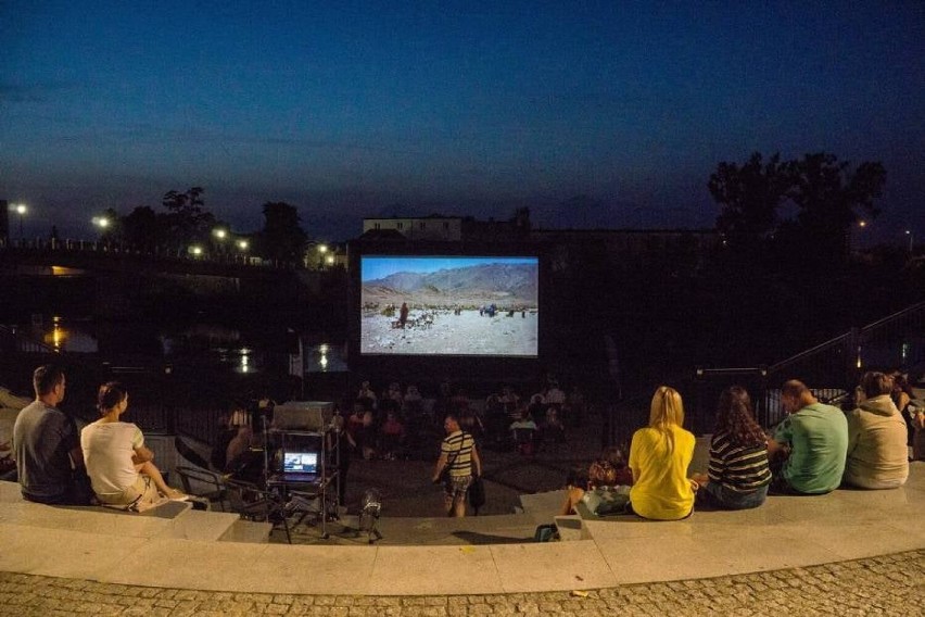 Kino plenerowe powróci na Bulwar Nadwarciański w Koninie