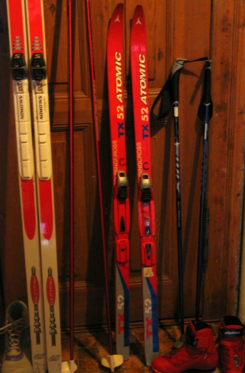 Rodzinne zestawy do uprawiania narciarstwa biegowego. Na...