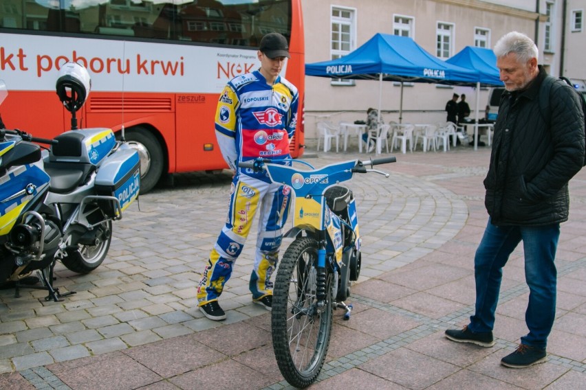 Policja będzie promować tę akcję własną krwią. Zebrano 5 litrów bezcennego płynu