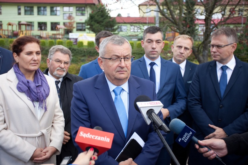 Wybory samorządowe 2018. Gnojnik. Minister Andrzej Adamczyk apelował o porozumienie ws. Sądeczanki i wspierał kandydatów PiS w wyborach