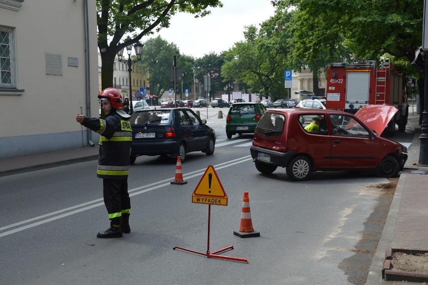 Wypadek w Łowiczu. Jedna osoba ranna (Zdjęcia)