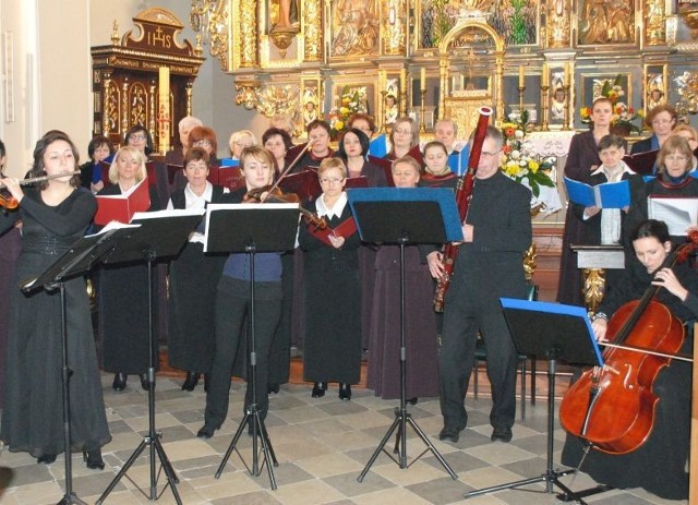 W kościańskiej farze zaśpiewało prawie 100 chórzystów