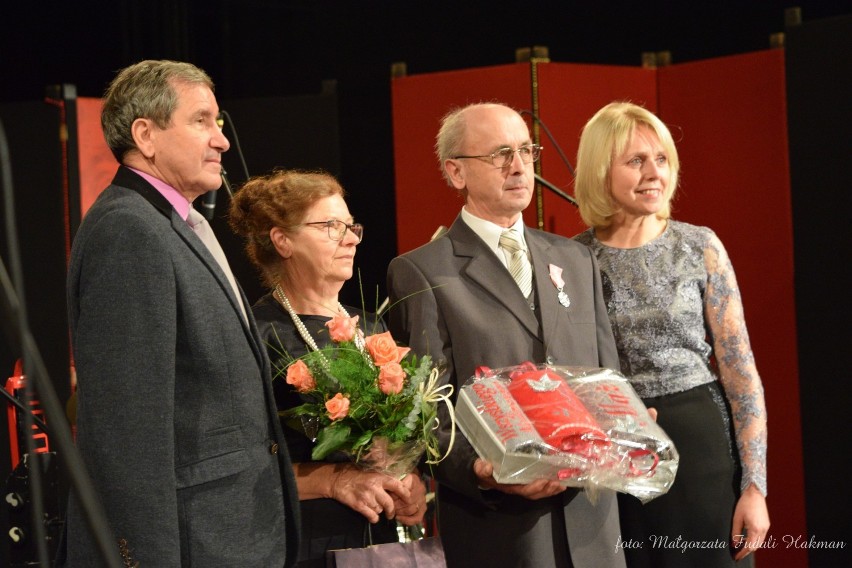 Diamenty w towarzystwie złota. Jubileusze par małżeńskich w Żarach [ZDJĘCIA,WIDEO]