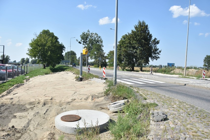 Malbork-Cisy. Przebudowa drogi krajowej nr 22. Powstaje ścieżka rowerowa, a kierowcy jeżdżą już po częściowo nowej jezdni