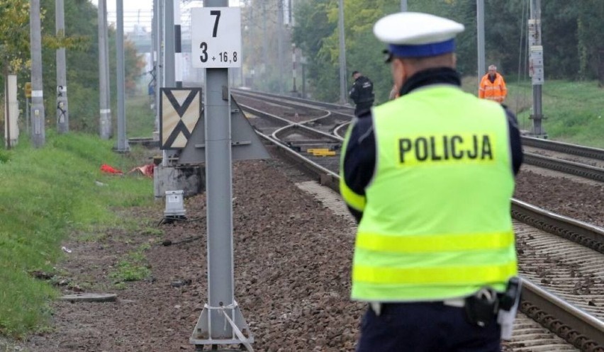 Pociąg potrącił śmiertelnie dwoje nastolatków z Głuszycy