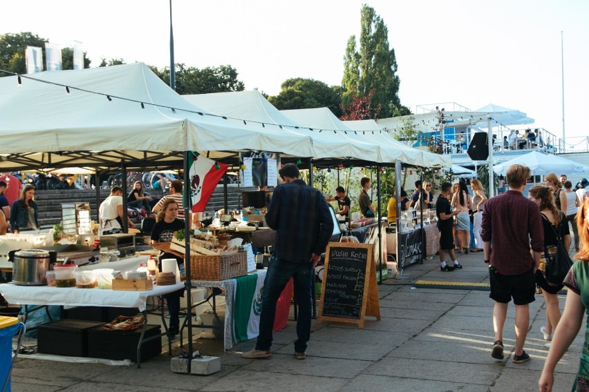 Slow Market i klub Plac Zabaw karmią nas nad Wisłą już po...