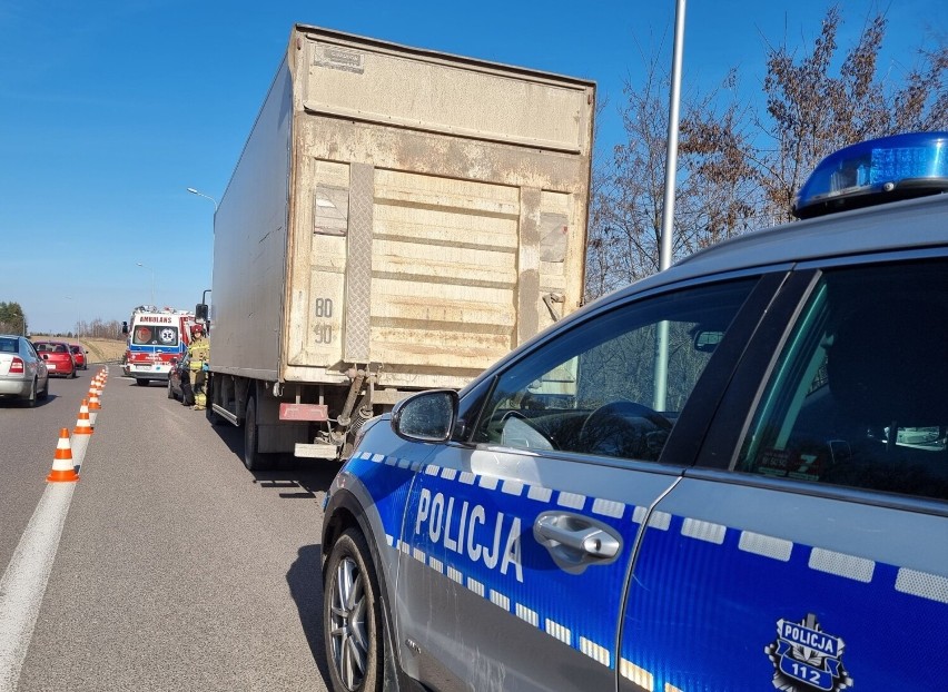 Wypadek w Przemyślu. Ciężarowe iveco uderzyło w volkswagena passata [ZDJĘCIA]