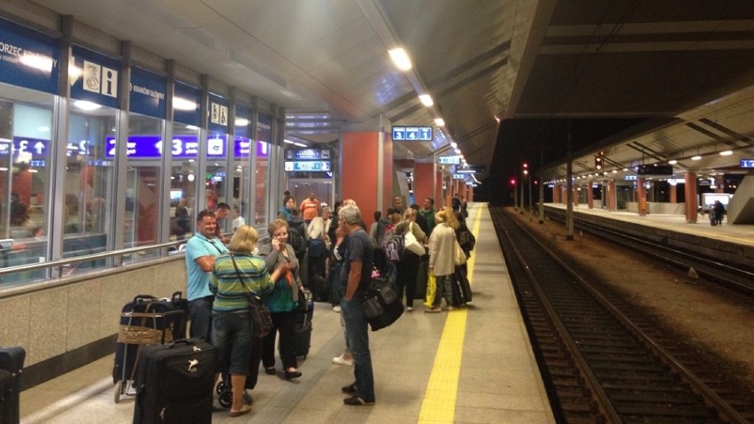 Ponad 800 minut opóźnienia pociągu ze Szczecina do Krakowa [ZDJĘCIA]