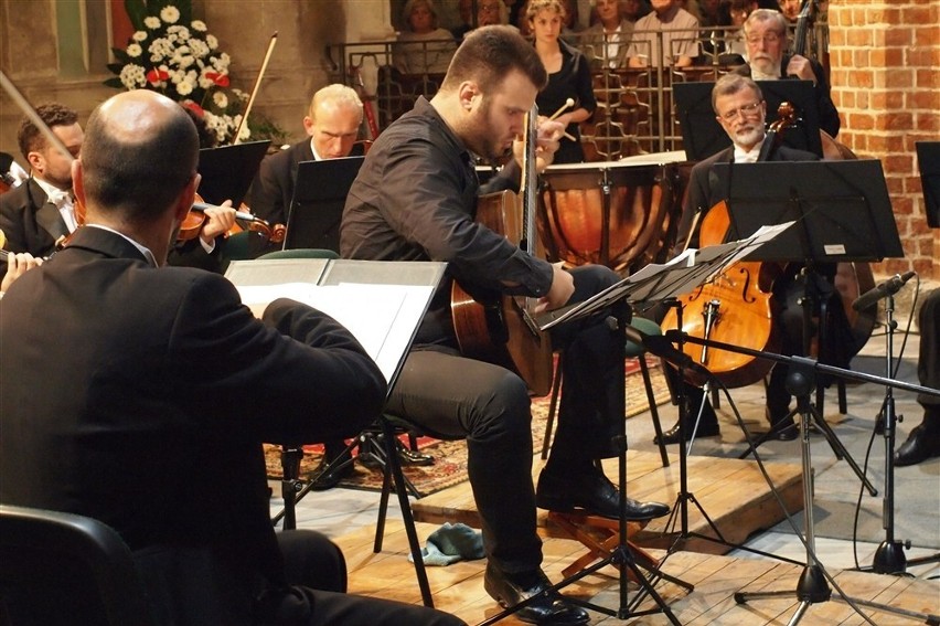 Inauguracja na gitarę, wiolonczelę i orkiestrę