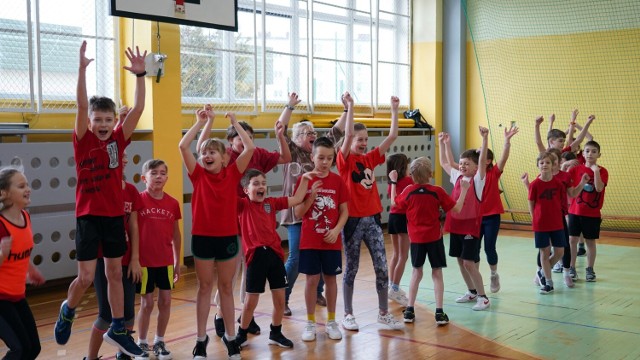 W hali sportowej Szkoły Podstawowj nr 6 w Kościerzynie odbyły się zawody sportowe