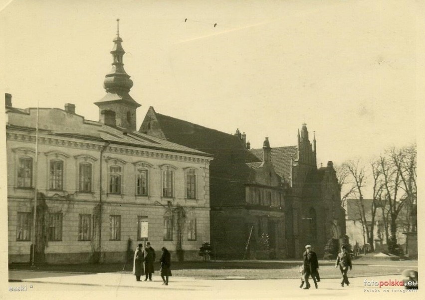1942 , Klasztor bernardynów