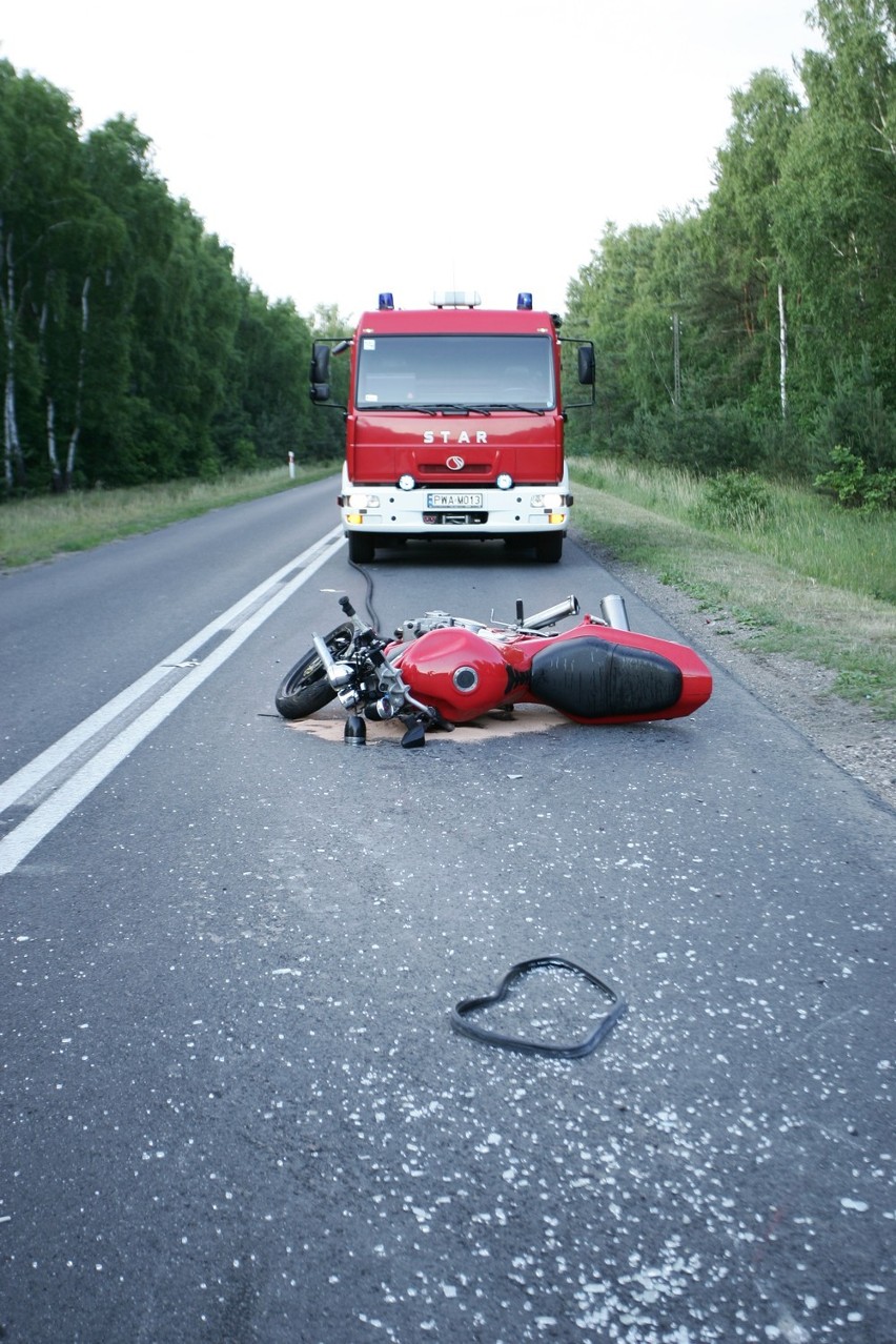 Wypadek pod Wągrowcem. Motocyklista w szpitalu [ZDJĘCIA]