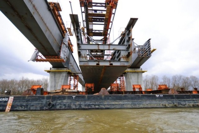 Wypadek na budowie Mostu Północnego. Robotnicy wpadli do wody