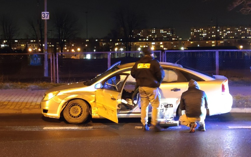 Pijany policjant z KP w Grabicy (ponad 2 promile) spowodował...